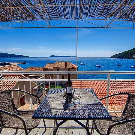 Apartment Provita Komiza