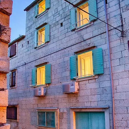 Apartment Provita Komiza